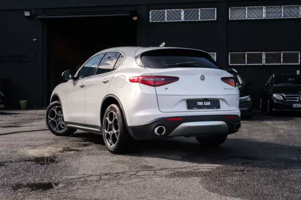 Alfa Romeo Stelvio 2017 - 29400 EUR, 139000 km - AUTO.MOTO.pt - 139000km - foto 8 de 35