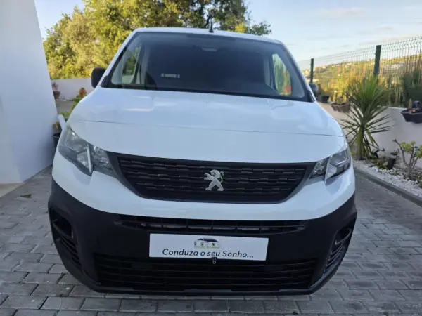 Peugeot Partner 2019 - 13990 EUR, 73560 km - AUTO.MOTO.pt - 73560km - foto 2 de 52