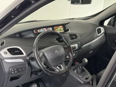 Renault Grand Scénic 2014 - 7990 EUR, 308370 km - AUTO.MOTO.pt - 308370km - foto 16 de 20