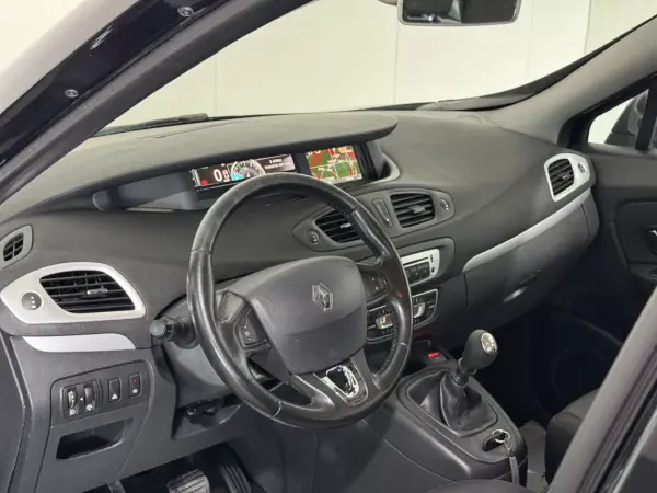 Renault Grand Scénic 2014 - 7990 EUR, 308370 km - AUTO.MOTO.pt - 308370km - foto 16 de 20