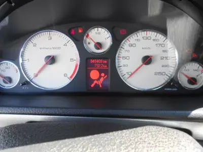 Peugeot 407 2008 - 4750 EUR, 340469 km - AUTO.MOTO.pt - 340469km - foto 12 de 13