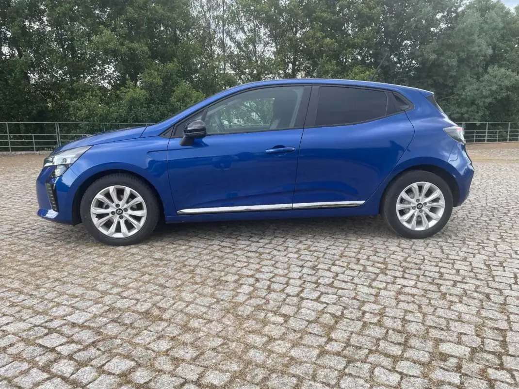 Renault Clio 2024 - 17490 EUR, 46000 km - AUTO.MOTO.pt - 46000km - foto 2 de 13