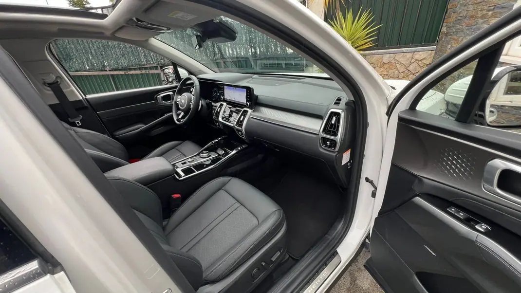 Kia Sorento 2021 - 37500 EUR, 46923 km - AUTO.MOTO.pt - 46923km - foto 6 de 31