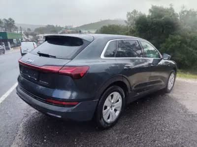 Audi e-tron 2021 - 22500 EUR, 181400 km - AUTO.MOTO.pt - 181400km - foto 5 de 12