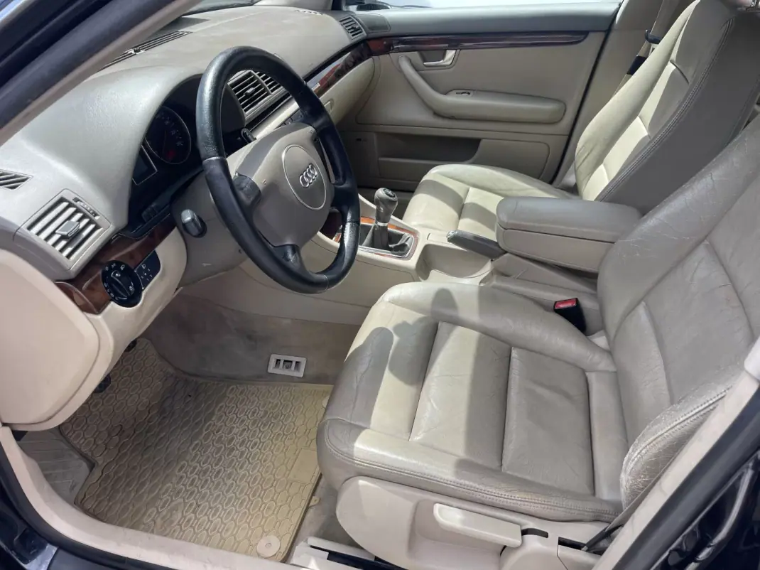 Audi A4 2003 - 7950 EUR, 277740 km - AUTO.MOTO.pt - 277740km - foto 8 de 13