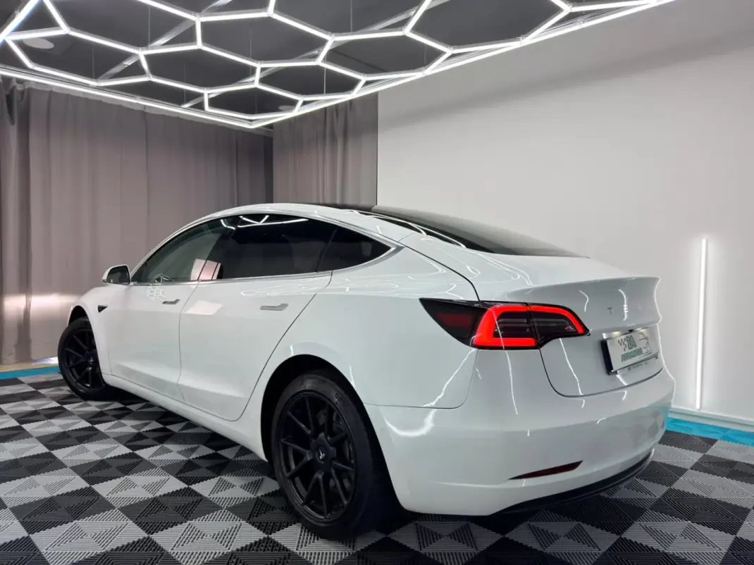 Tesla Model 3 2019 - 18500 EUR, 162000 km - AUTO.MOTO.pt - 162000km - foto 5 de 24