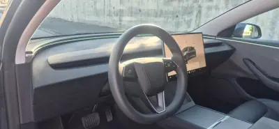Tesla Model 3 2025 - 39750 EUR, 35000 km - 35000km - foto 10 de 21