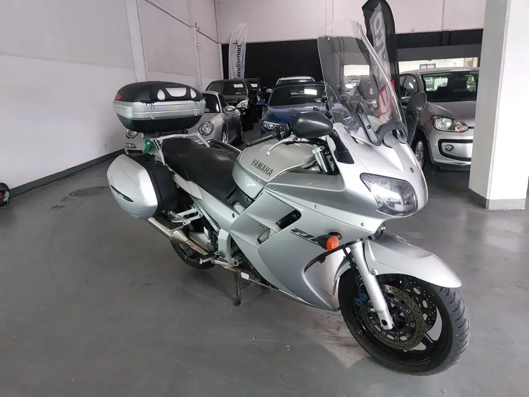 Yamaha FJR 1300ES 2003 - 5490 EUR, 111480 km - AUTO.MOTO.pt - 111480km - foto 8 de 13