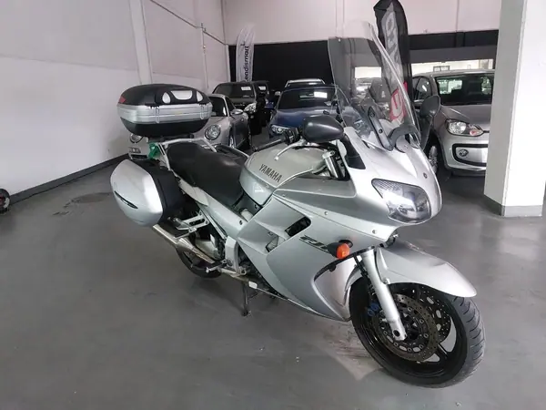 Yamaha FJR 1300ES 2003 - 5490 EUR, 111480 km - AUTO.MOTO.pt - 111480km - foto 8 de 13