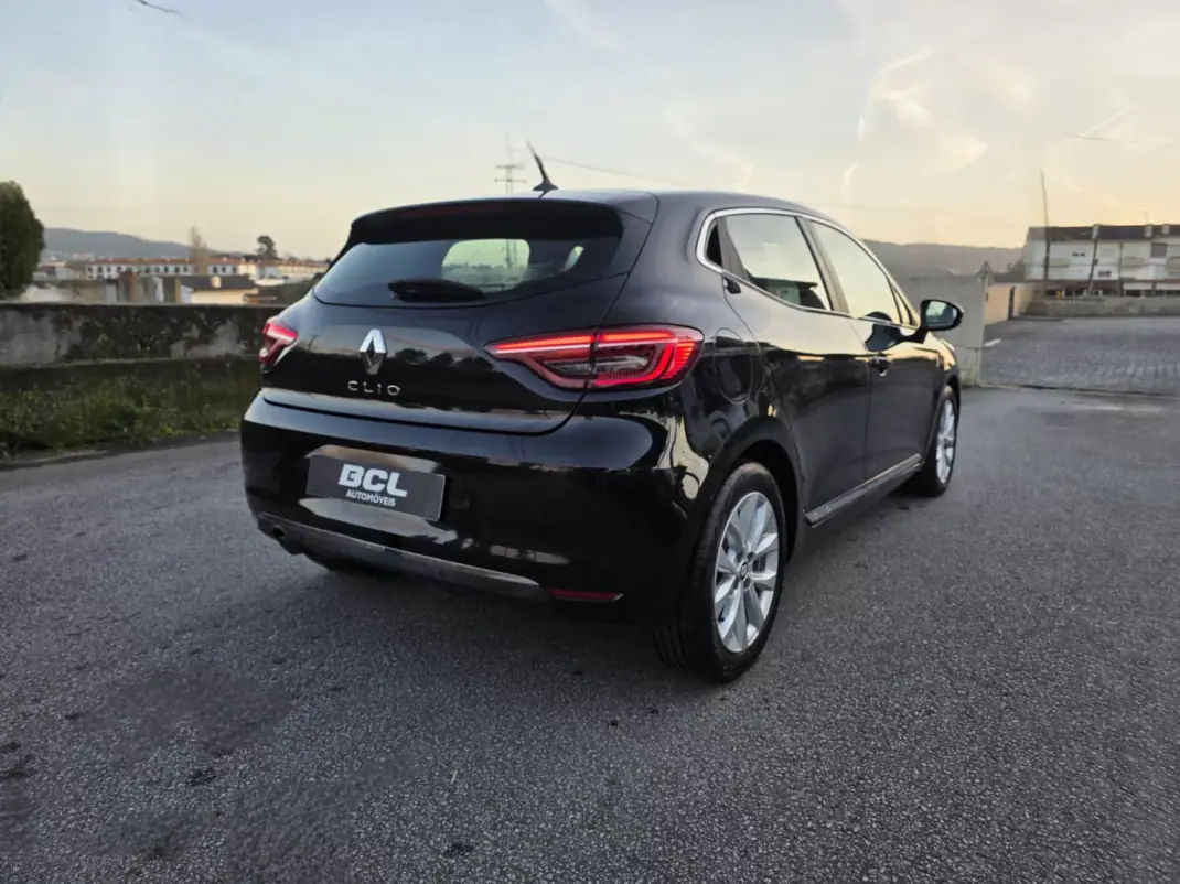 Renault Clio 2022 - 14500 EUR, 104000 km - AUTO.MOTO.pt - 104000km - foto 9 de 43