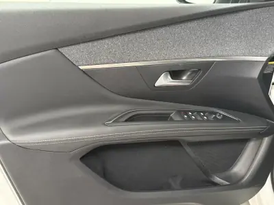 Peugeot 3008 2019 - 18990 EUR, 67000 km - AUTO.MOTO.pt - 67000km - foto 8 de 22