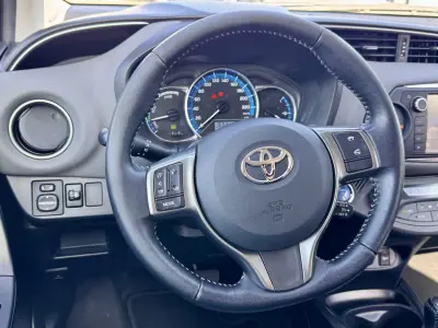 Toyota Yaris 2016 - 14500 EUR, 101000 km - AUTO.MOTO.pt - 101000km - foto 11 de 19