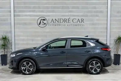 Kia XCeed 2022 - 21950 EUR, 37220 km - AUTO.MOTO.pt - 37220km - foto 4 de 48