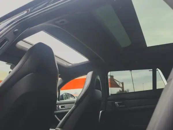 Porsche Panamera Sport Turismo 2019 - 67480 EUR, 97640 km - AUTO.MOTO.pt - 97640km - foto 9 de 71