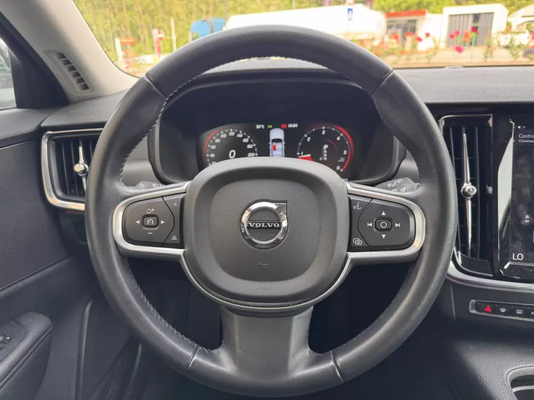 Volvo V90 2017 - 23750 EUR, 133014 km - AUTO.MOTO.pt - 133014km - foto 11 de 25