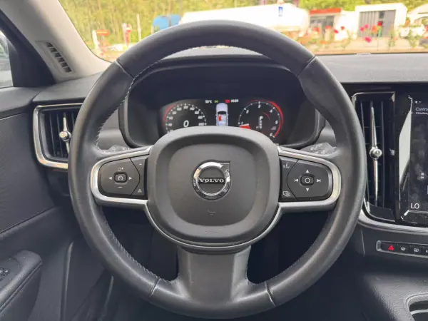 Volvo V90 2017 - 23750 EUR, 133014 km - AUTO.MOTO.pt - 133014km - foto 11 de 25