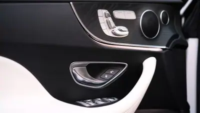 Mercedes-Benz E 220 2018 - 49000 EUR, 103000 km - AUTO.MOTO.pt - 103000km - foto 19 de 21