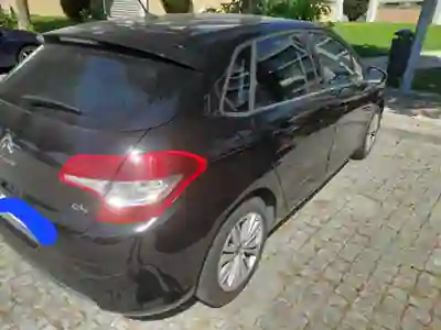 Citroën C4 2013 - 6000 EUR, 251000 km - AUTO.MOTO.pt - 251000km - foto 7 de 13