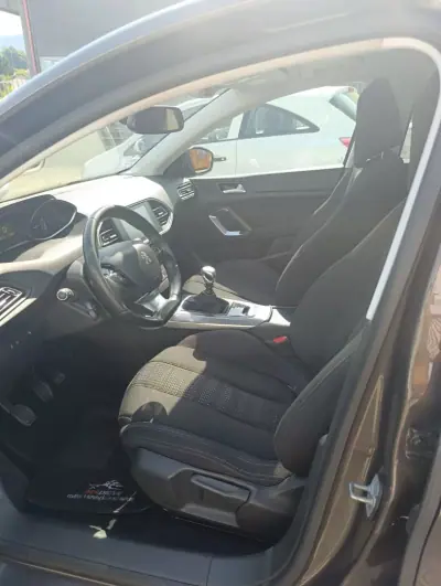 Peugeot 308 SW 2015 - 10500 EUR, 210000 km - AUTO.MOTO.pt - 210000km - foto 7 de 10