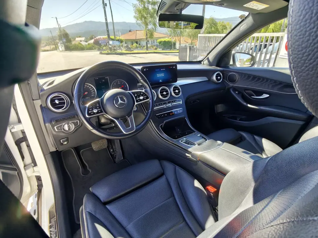 Mercedes-Benz GLC 300 2020 - 43500 EUR, 143000 km - AUTO.MOTO.pt - 143000km - foto 28 de 32