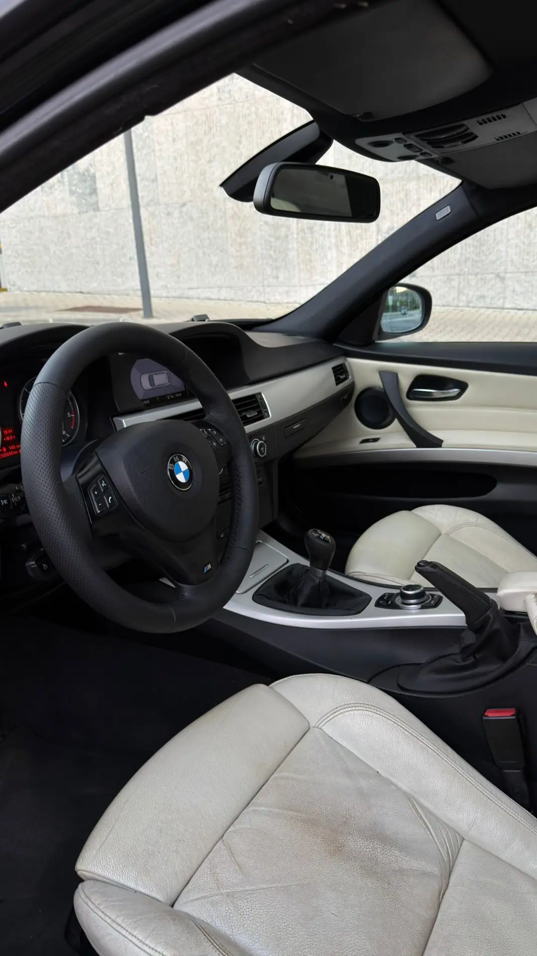 BMW 318 2008 - 9000 EUR, 248000 km - AUTO.MOTO.pt - 248000km - foto 10 de 14