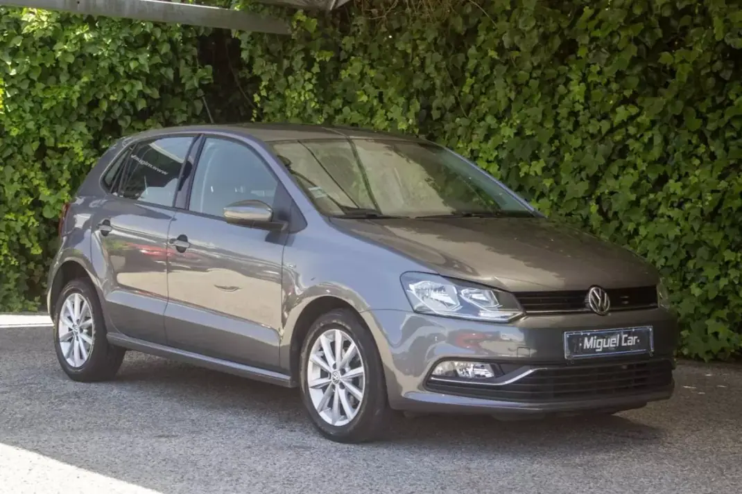 Volkswagen Polo 2015 - 10500 EUR, 123600 km - AUTO.MOTO.pt - 123600km - foto 1 de 16