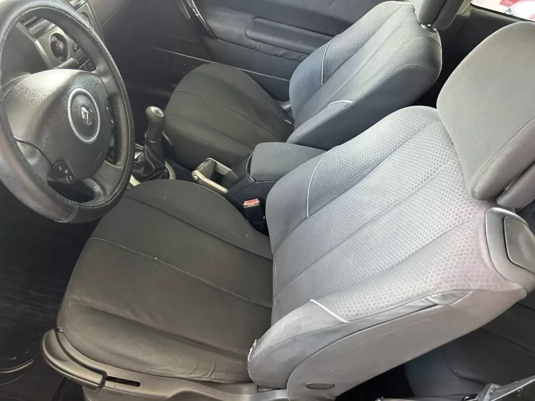 Renault Mégane 2003 - 2999 EUR, 330000 km - AUTO.MOTO.pt - 330000km - foto 6 de 10