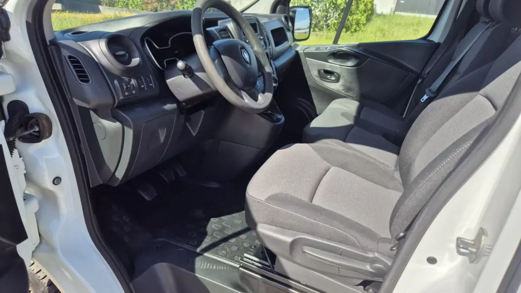 Renault Trafic 2.0 DCI L2 H1 2019 - 24900 EUR, 125914 km - AUTO.MOTO.pt - 125914km - foto 2 de 20