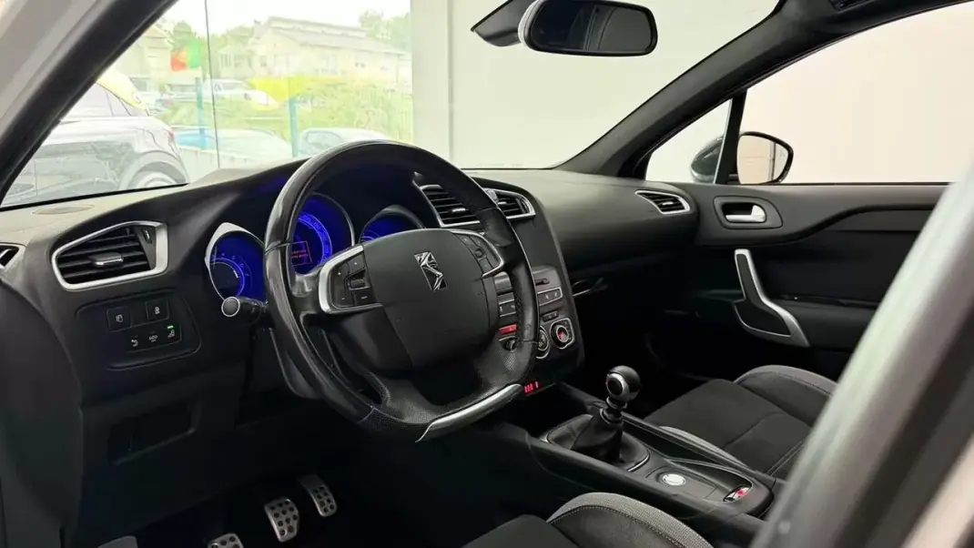 DS DS4 Crossback 2017 - 12990 EUR, 75491 km - 75491km - foto 11 de 29