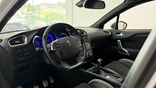 DS DS4 Crossback 2017 - 12990 EUR, 75491 km - AUTO.MOTO.pt - 75491km - foto 11 de 29