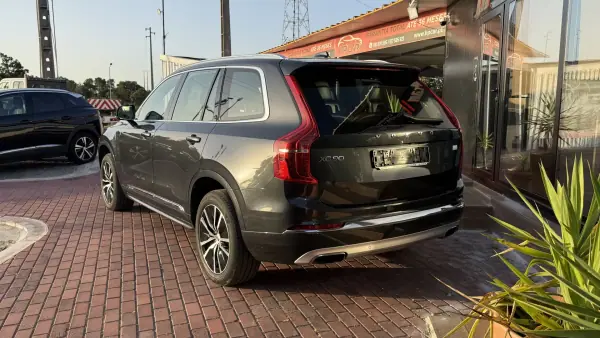 Volvo XC 90 2021 - 43990 EUR, 104000 km - AUTO.MOTO.pt - 104000km - foto 8 de 47