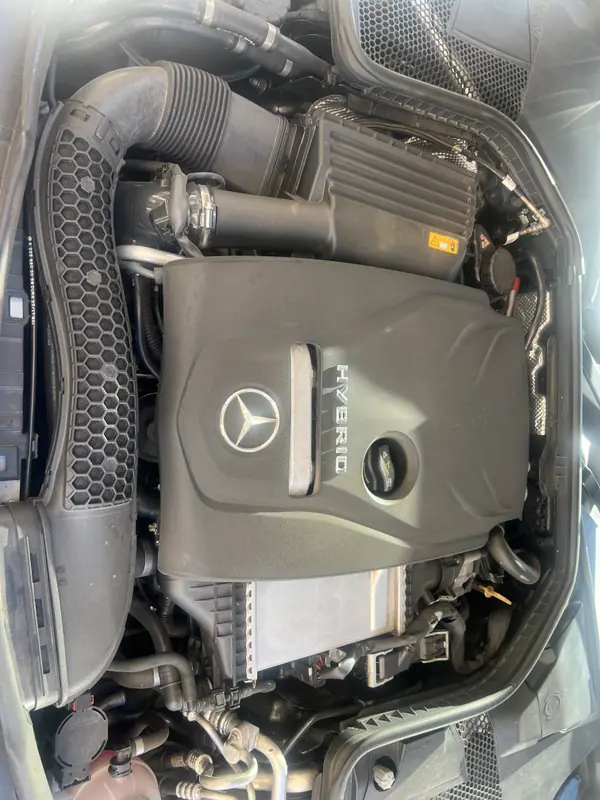 Mercedes-Benz C 350 2017 - 21275 EUR, 160000 km - AUTO.MOTO.pt - 160000km - foto 12 de 17