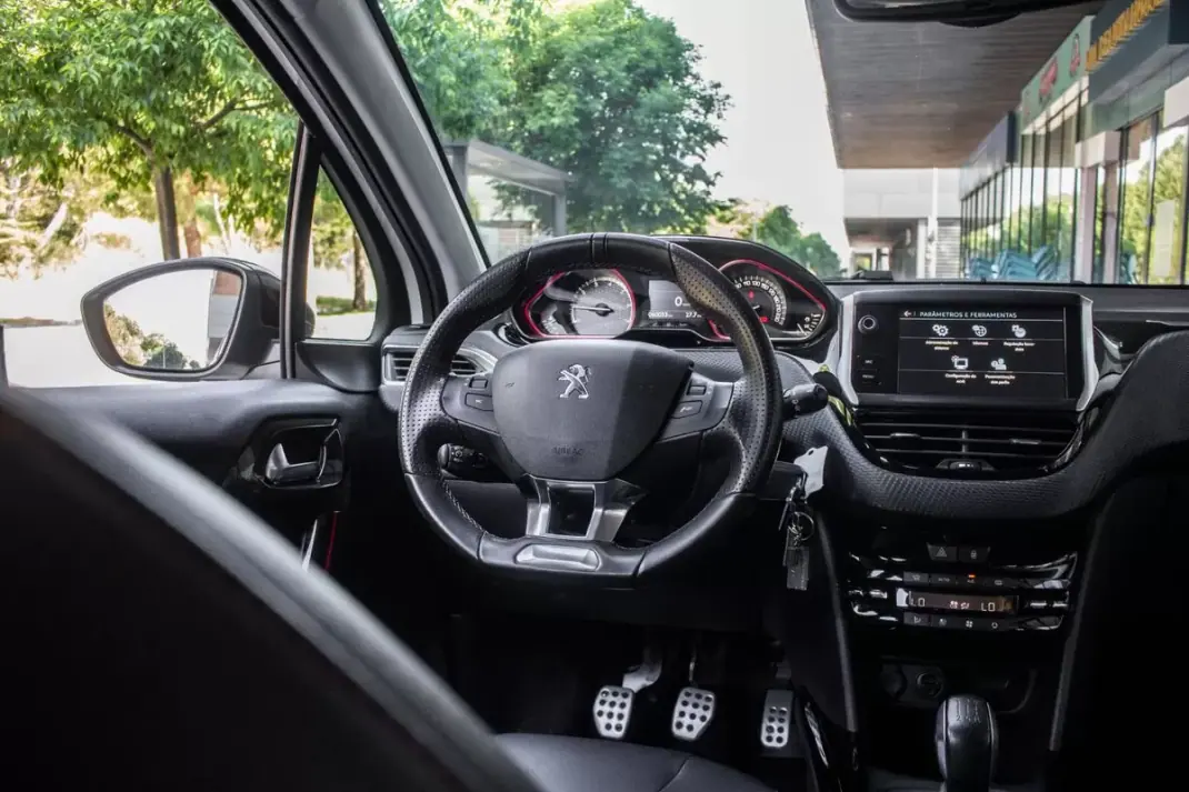 Peugeot 2008 2018 - 11890 EUR, 60033 km - AUTO.MOTO.pt - 60033km - foto 32 de 41