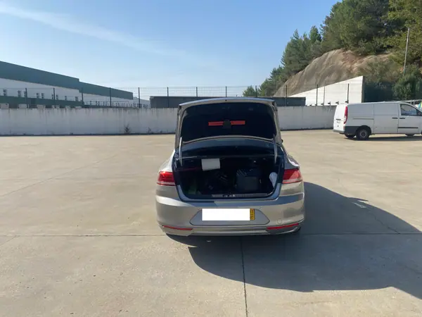 Volkswagen Passat 2017 - 15000 EUR, 123000 km - 123000km - foto 6 de 12