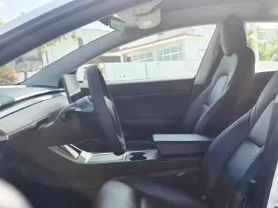 Tesla Model 3 2021 - 24990 EUR, 113300 km - AUTO.MOTO.pt - 113300km - foto 12 de 26