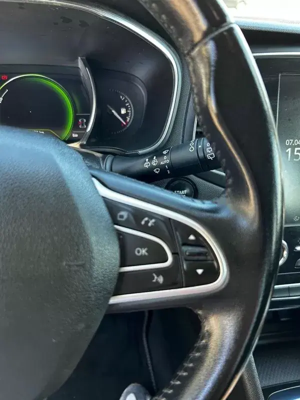 Renault Mégane 2019 - 14250 EUR, 135000 km - AUTO.MOTO.pt - 135000km - foto 26 de 39