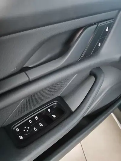 Porsche Taycan Cross Turismo 2022 - 65750 EUR, 55800 km - AUTO.MOTO.pt - 55800km - foto 27 de 40