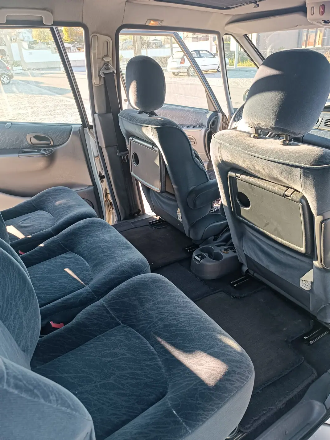Renault Espace 2000 - 5400 EUR, 187000 km - AUTO.MOTO.pt - 187000km - foto 12 de 15