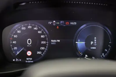 Volvo XC 40 2022 - 28990 EUR, 98750 km - AUTO.MOTO.pt - 98750km - foto 27 de 51