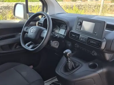 Toyota Proace 2023 - 17700 EUR, 42993 km - 42993km - foto 9 de 18