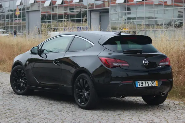 Opel Astra GTC 2017 - 18900 EUR, 62000 km - AUTO.MOTO.pt - 62000km - foto 4 de 15