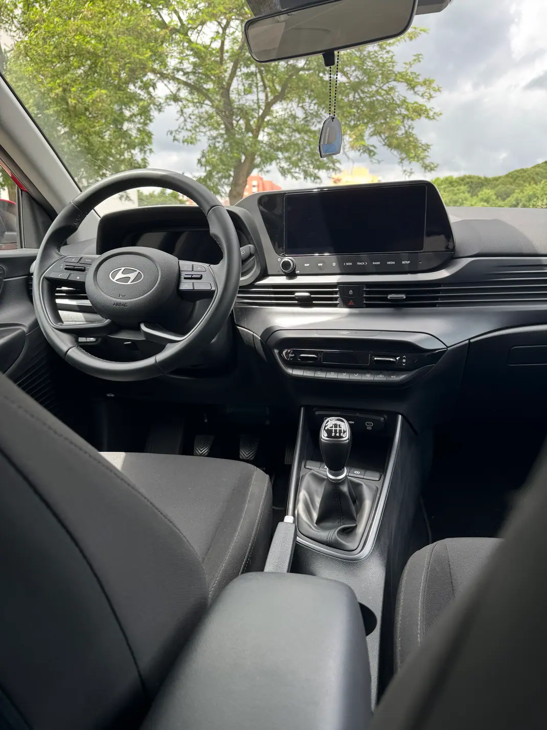Hyundai i20 2025 - 18250 EUR, 9700 km - AUTO.MOTO.pt - 9700km - foto 11 de 15