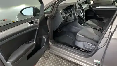Volkswagen e-Golf 2016 - 9990 EUR, 130000 km - AUTO.MOTO.pt - 130000km - foto 7 de 10