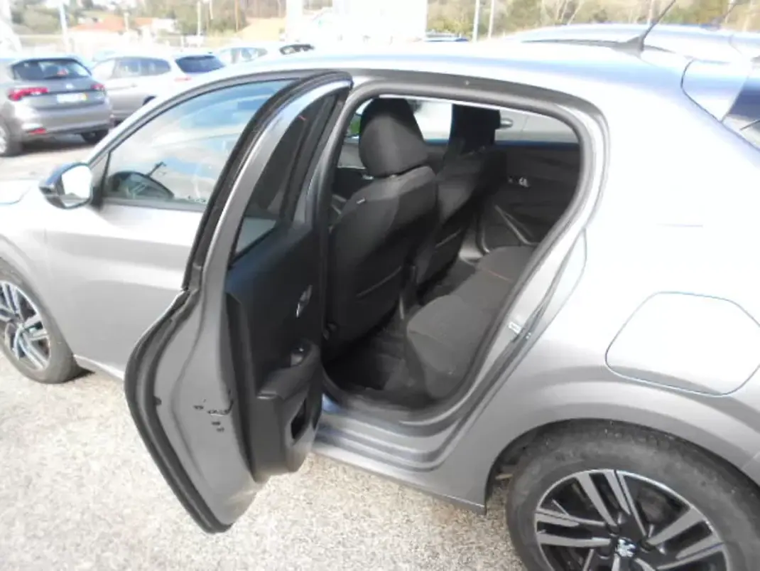 Peugeot 208 2023 - 15500 EUR, 40552 km - AUTO.MOTO.pt - 40552km - foto 6 de 10