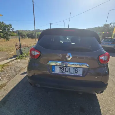 Renault Captur 2015 - 8950 EUR, 233891 km - 233891km - foto 2 de 14