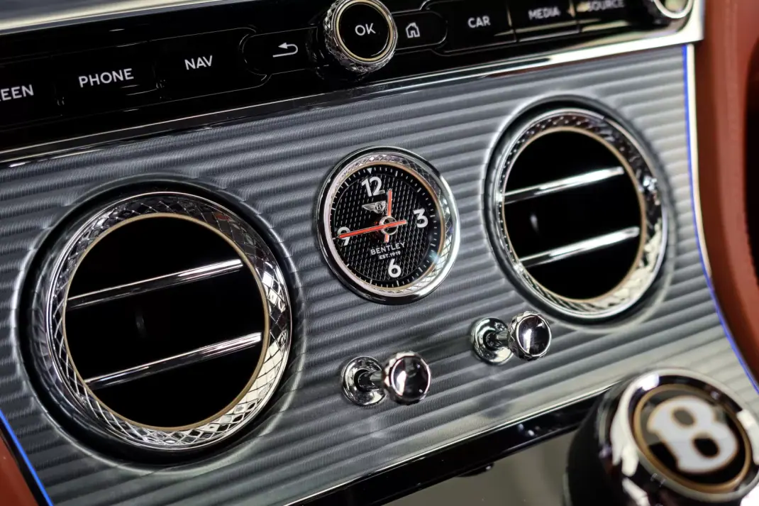 Bentley Continental GTC 2019 - 250000 EUR, 58772 km - AUTO.MOTO.pt - 58772km - foto 18 de 29