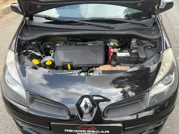 Renault Clio 2006 - 4500 EUR, 148000 km - AUTO.MOTO.pt - 148000km - foto 26 de 27