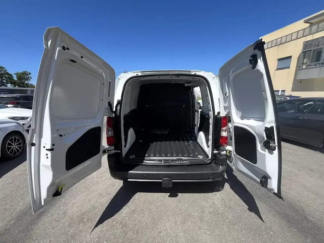 Toyota PROACE CITY 1.5D 100cv EXCLUIVE 2020 - 16450 EUR, 62000 km - AUTO.MOTO.pt - 62000km - foto 26 de 35