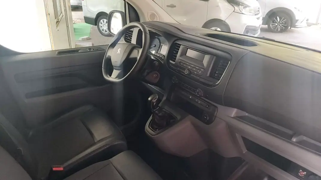 Peugeot Expert 2019 - 17500 EUR, 192616 km - 192616km - foto 6 de 11
