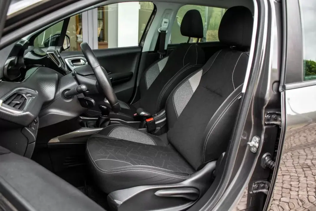 Peugeot 2008 2018 - 8750 EUR, 72668 km - AUTO.MOTO.pt - 72668km - foto 25 de 39